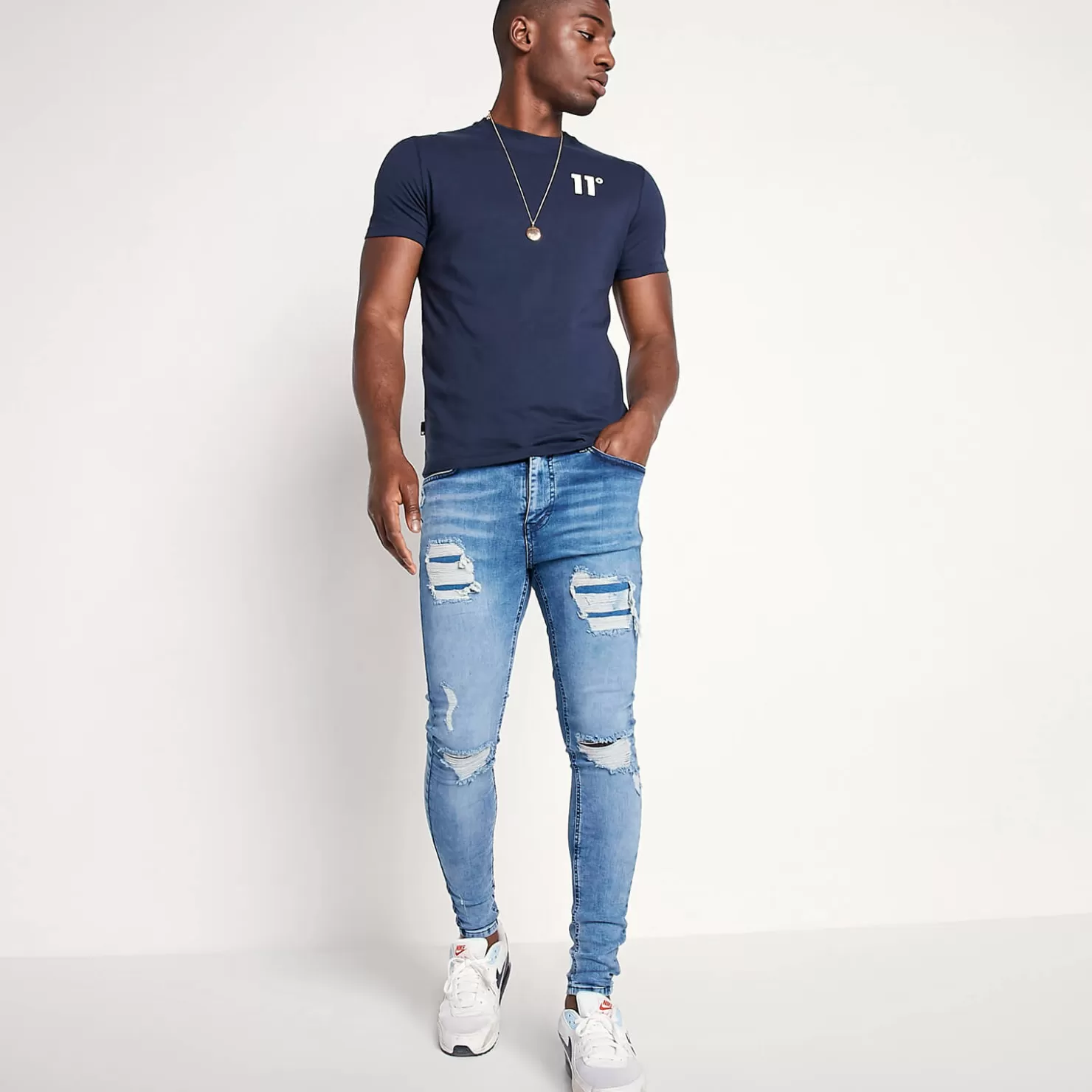 11 Degrees Jeans< Sustainable Distressed Jeans Skinny Fit – Mid Blue Wash