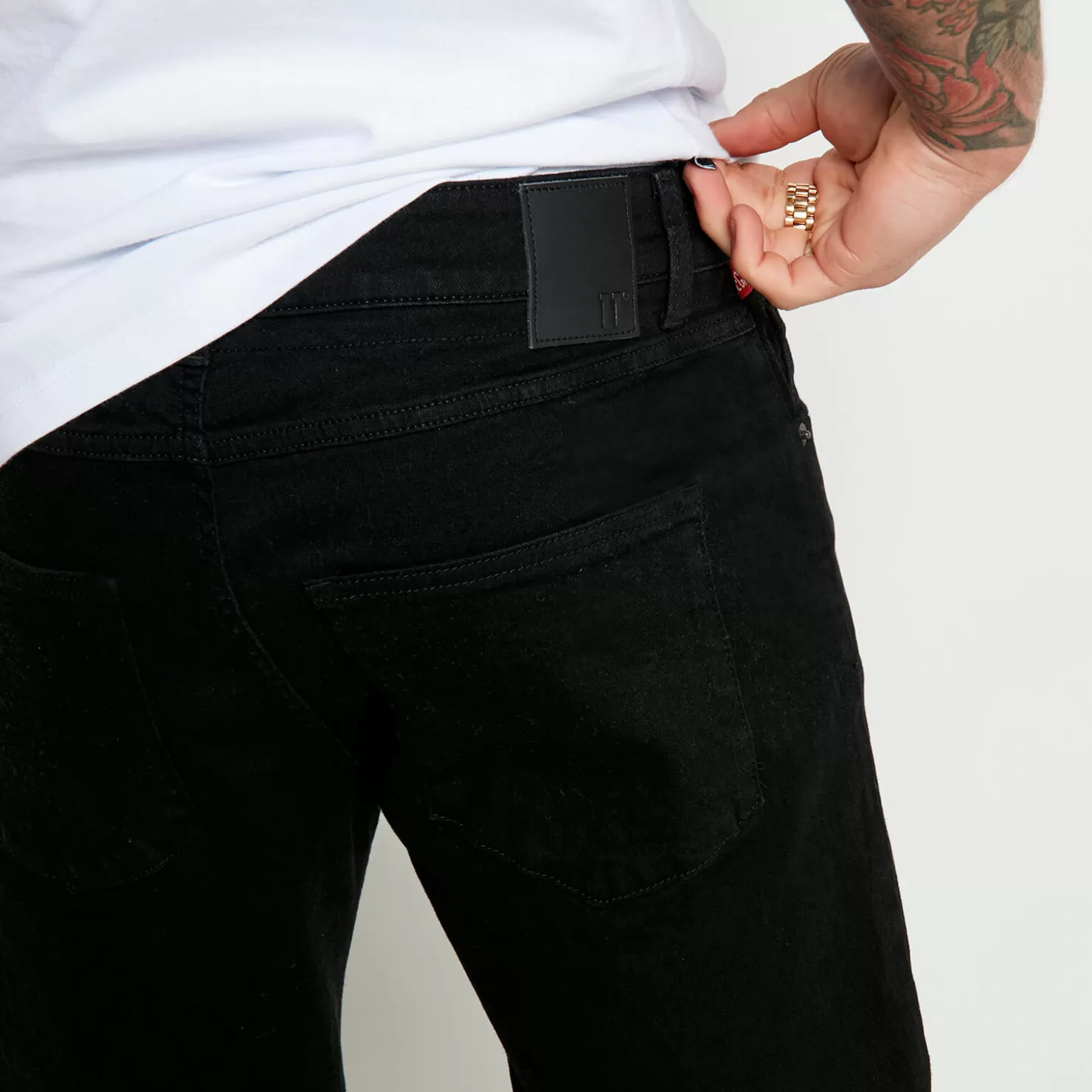 11 Degrees Jeans< Sustainable Slim Fit Denim Jeans – Jet Black Wash