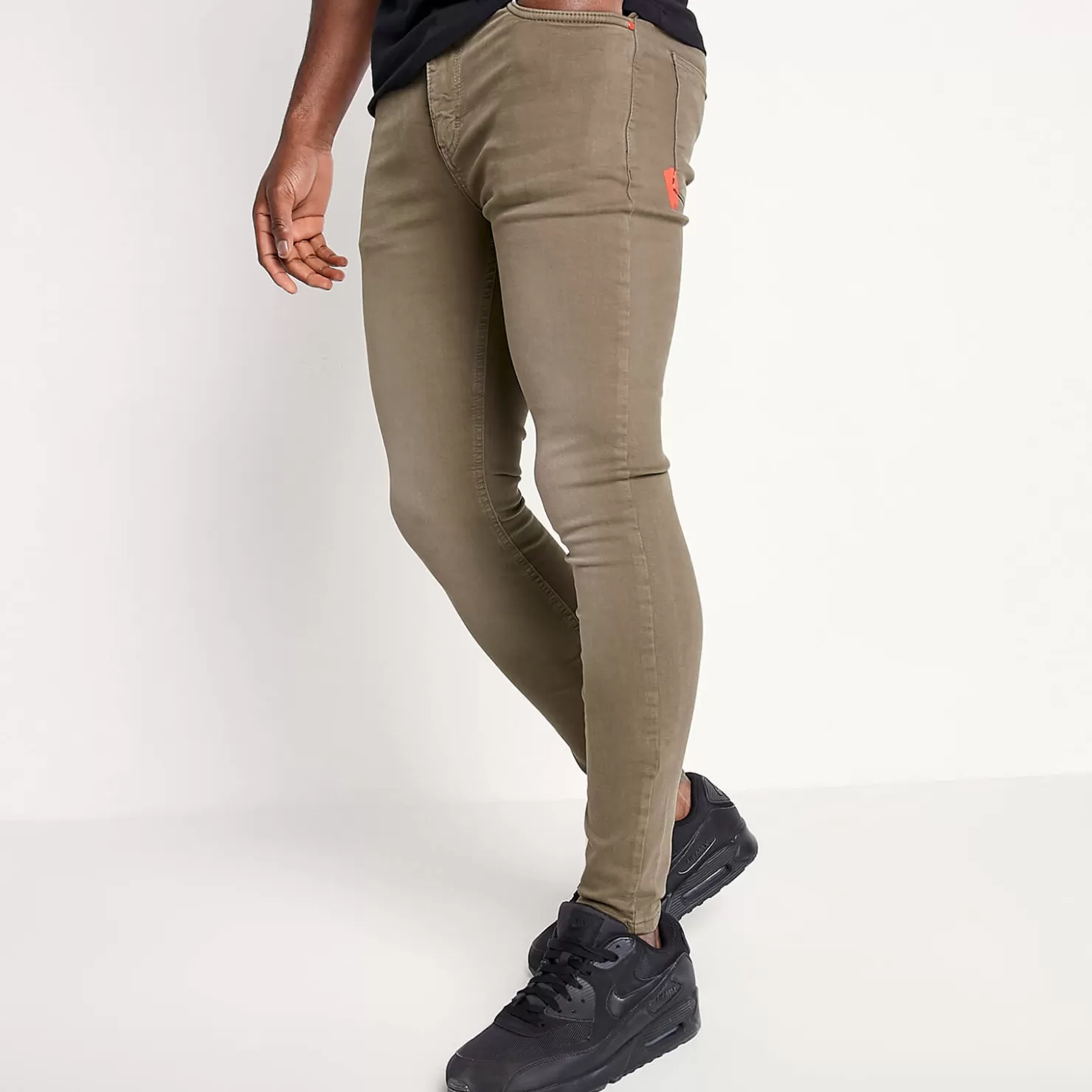 11 Degrees Jeans< Sustainable Stretch Jeans Skinny Fit – Khaki Wash