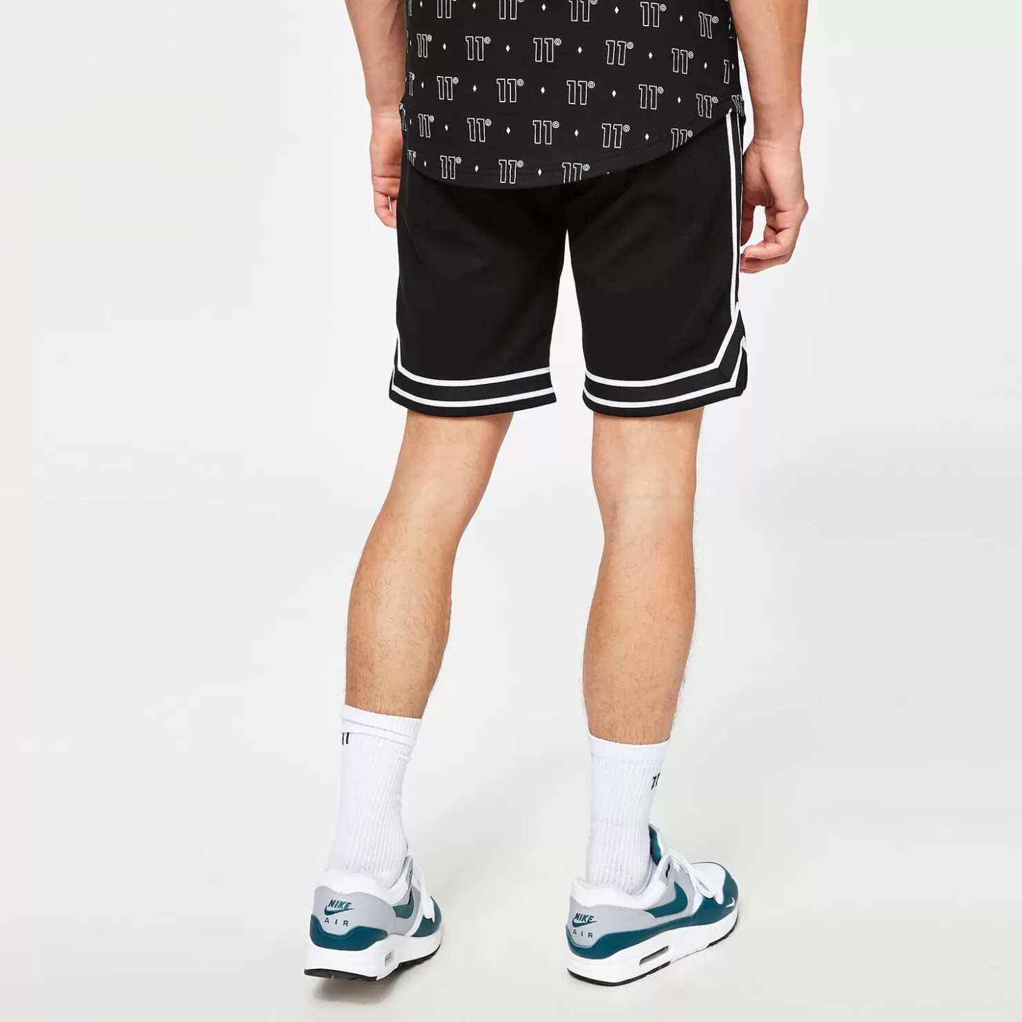 11 Degrees Shorts< Taped Shorts – Black