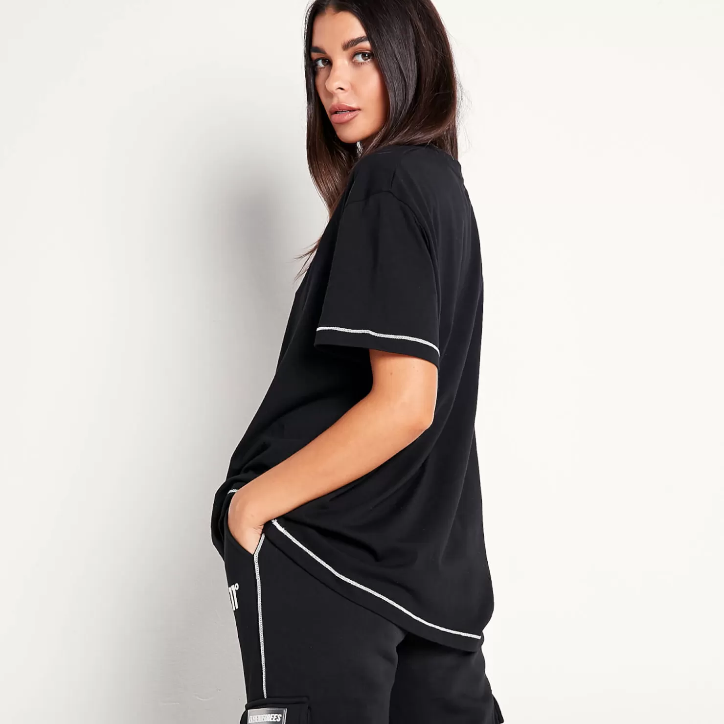 11 Degrees T-Shirts< Womens Cover Stitch Oversized T-Shirt – Black / White