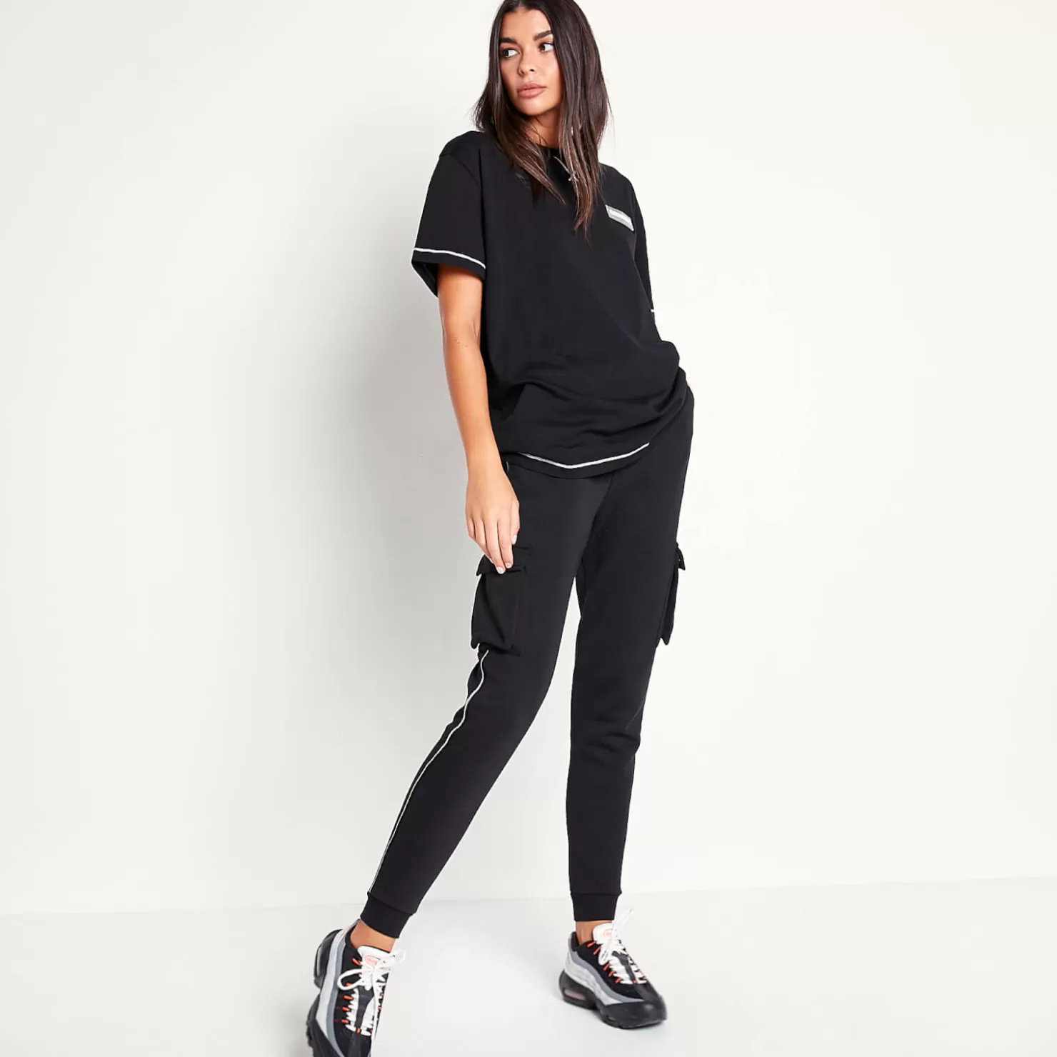 11 Degrees T-Shirts< Womens Cover Stitch Oversized T-Shirt – Black / White