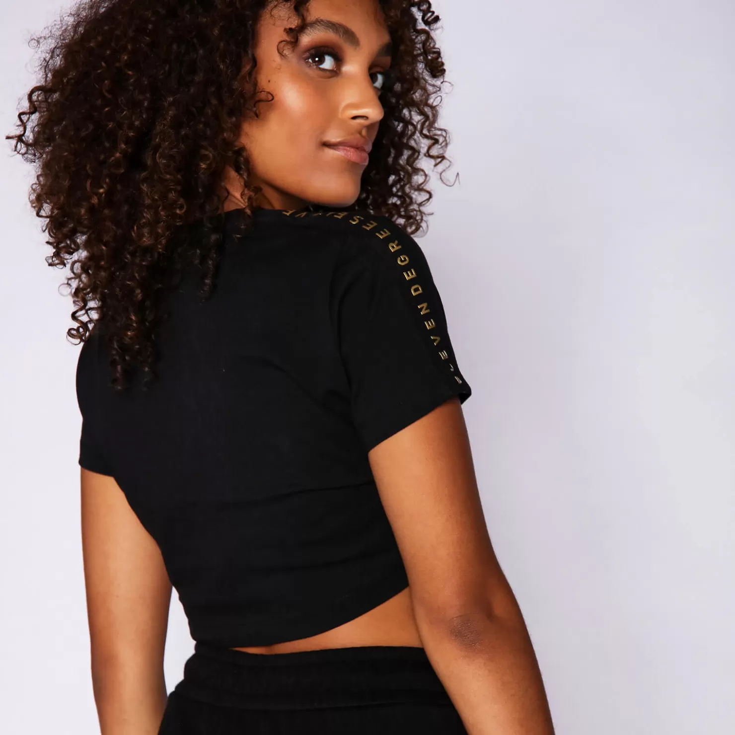 11 Degrees T-Shirts< Womens Cropped Slim Fit Mesh Insert T-Shirt – Black / Gold