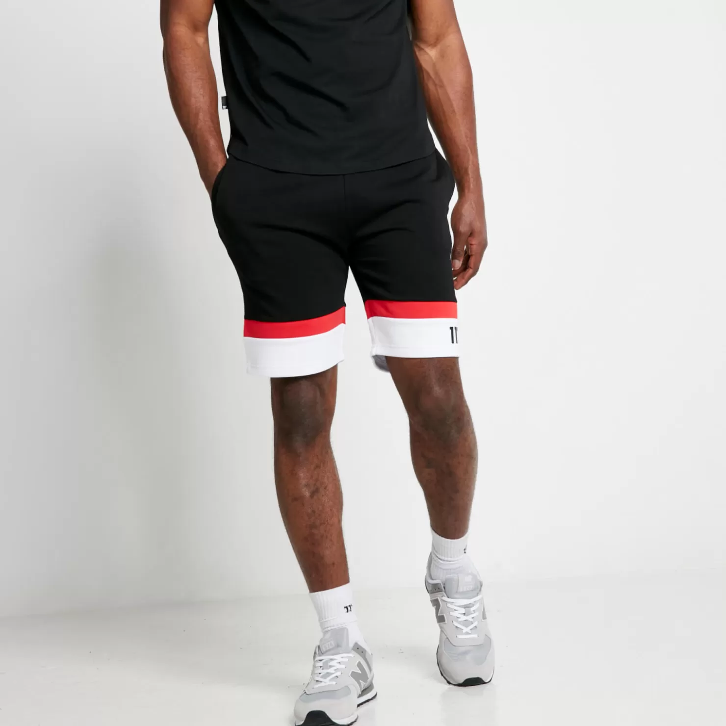 11 Degrees Shorts<Play Hard Shorts – Black / White / Fiery Red